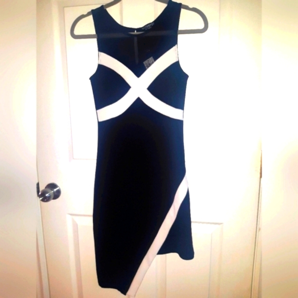 (M)🖤⭐️ Revamped Asymmetrical Bodycon Dress🖤⭐️ Ptp 14"×L40.5"